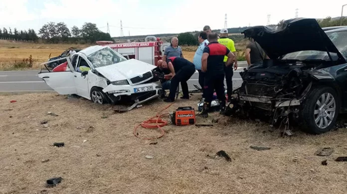 Çanakkale'de otomobiller çarpıştı! 5 kişi yaralandı!